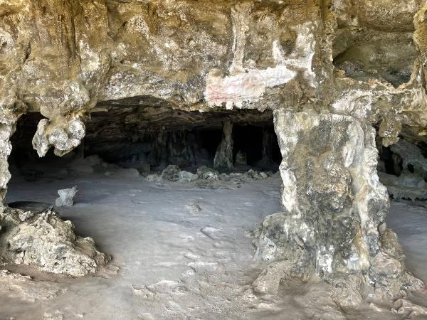 Höhle im Arikok NP