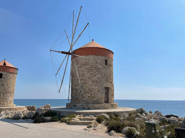 Am Hafen von Rhodos