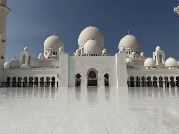 In der Sheikh-Zayed-Moschee